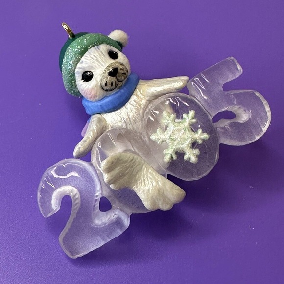 Hallmark Cool Decade 2005 Seal Polar Animal Figurines Dated Discontinued - Picture 3 of 4